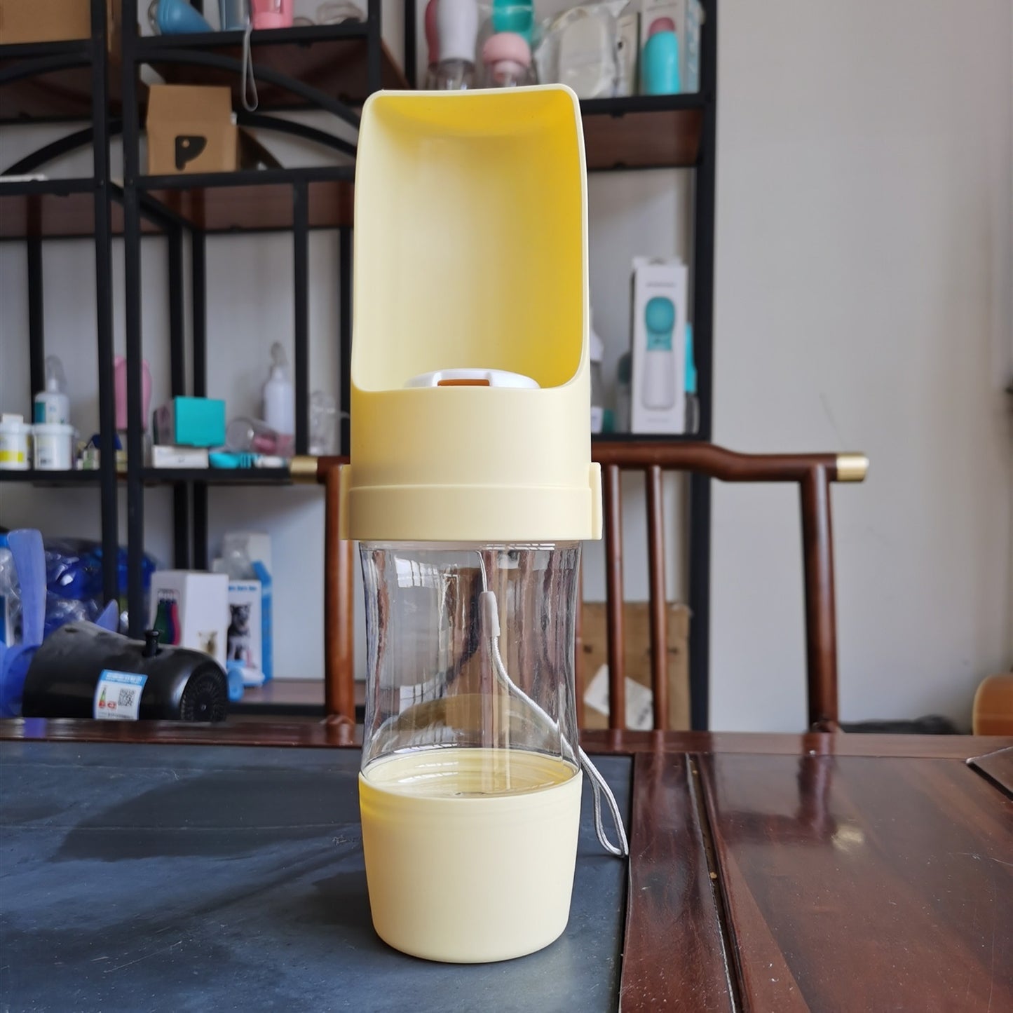 2 in 1 旅行用犬用ウォーターボトル ペット用ウォーターディスペンサー フィーダー 飲用フィーダー 犬用お出かけ用ウォーターフィーダー ペット用アウトドアポータブルカップ ペット用品