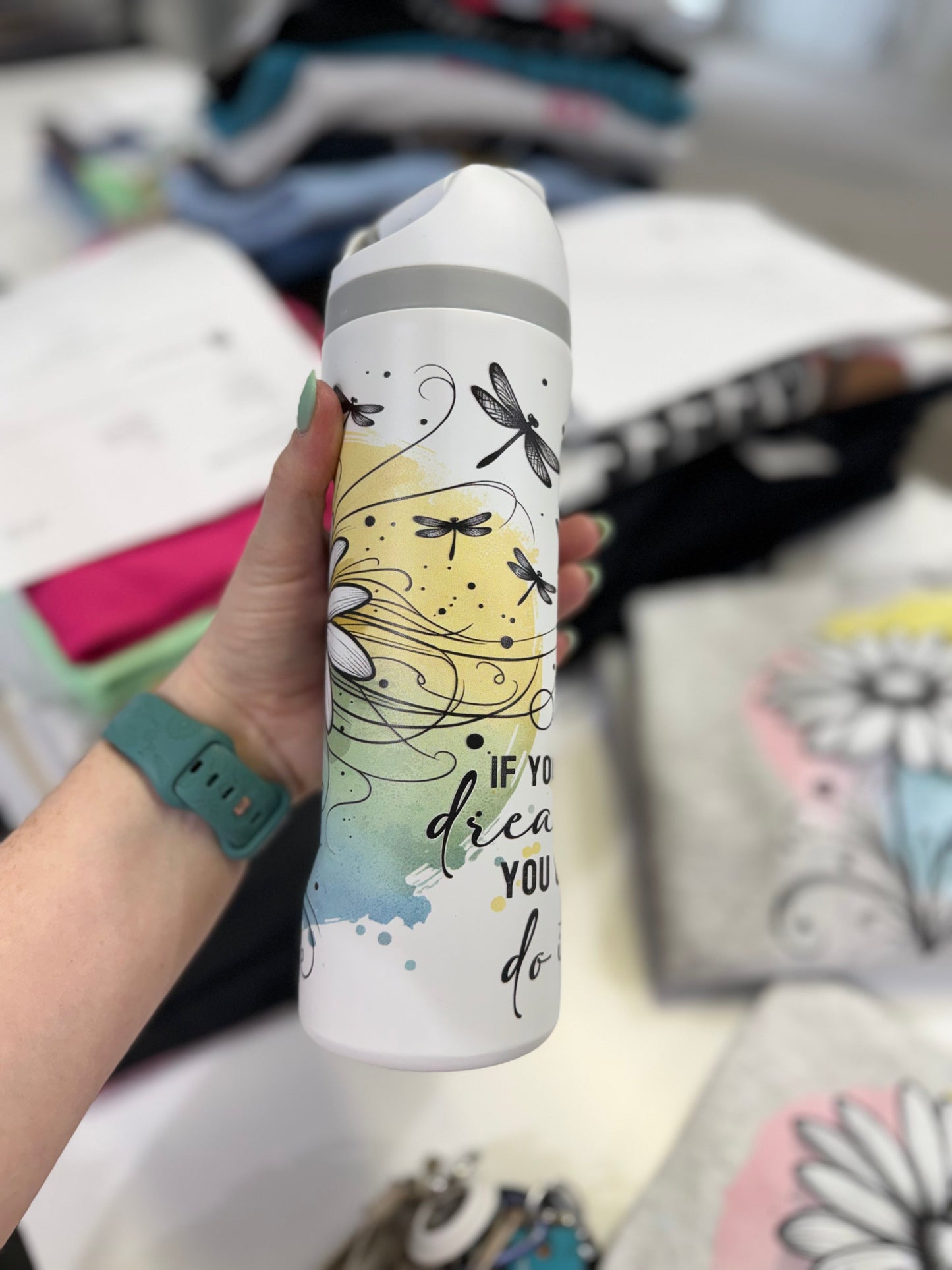 ST Designs- If you can dream it Water Bottle -24 oz sip and chug lid stainless steel