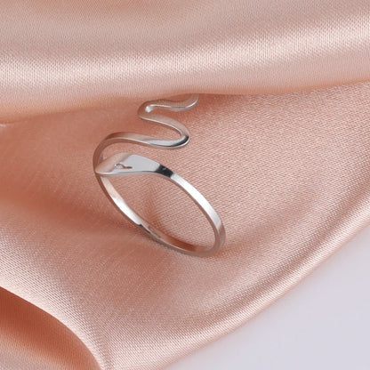 Skyrim Adjustable Ring for Women Stainless Steel Cat Snake Cross Dog Paw Lightning Angel Wing Couple Ring 2024 Trendy Jewelry