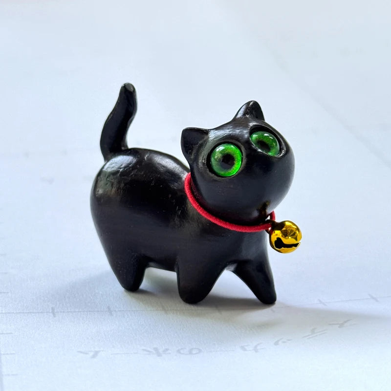 New miniature lucky cat Green Sandalwood Carving Slanted Head Cat Cute Kitten Snake Desktop Ornament Home Decoration