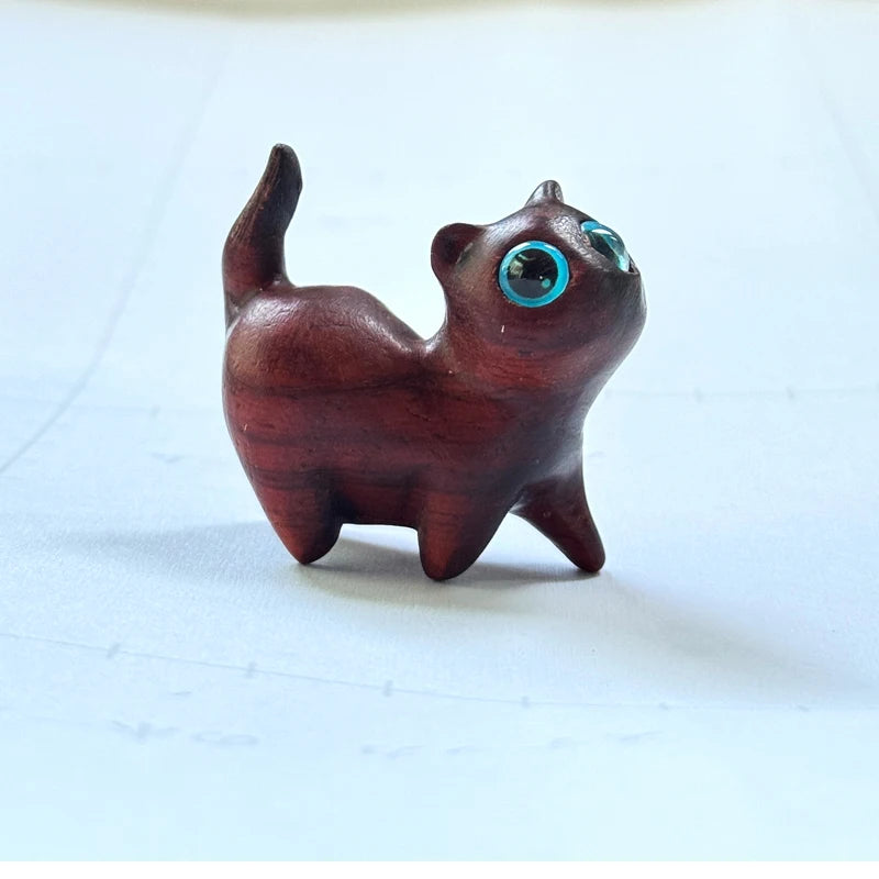 New miniature lucky cat Green Sandalwood Carving Slanted Head Cat Cute Kitten Snake Desktop Ornament Home Decoration