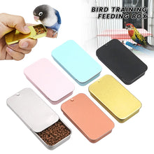 1 件鳥類餵食器手持餵食器迷你餵食盒多色鳥類訓練食物罐鳥類成長訓練互動玩具