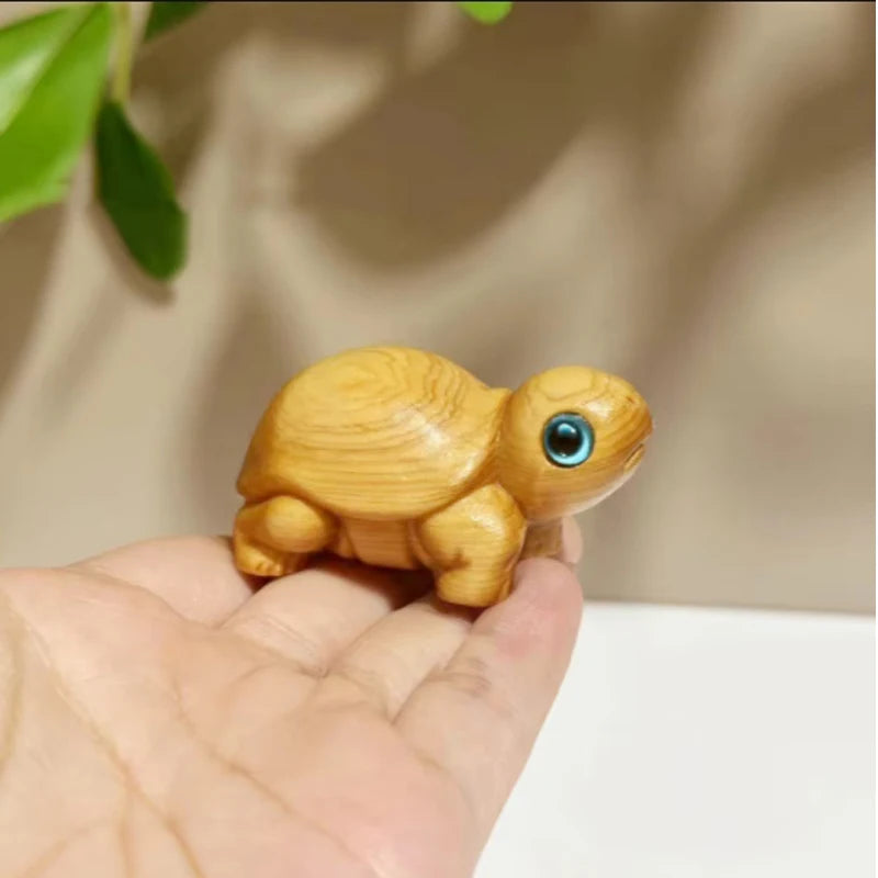 New miniature lucky cat Green Sandalwood Carving Slanted Head Cat Cute Kitten Snake Desktop Ornament Home Decoration