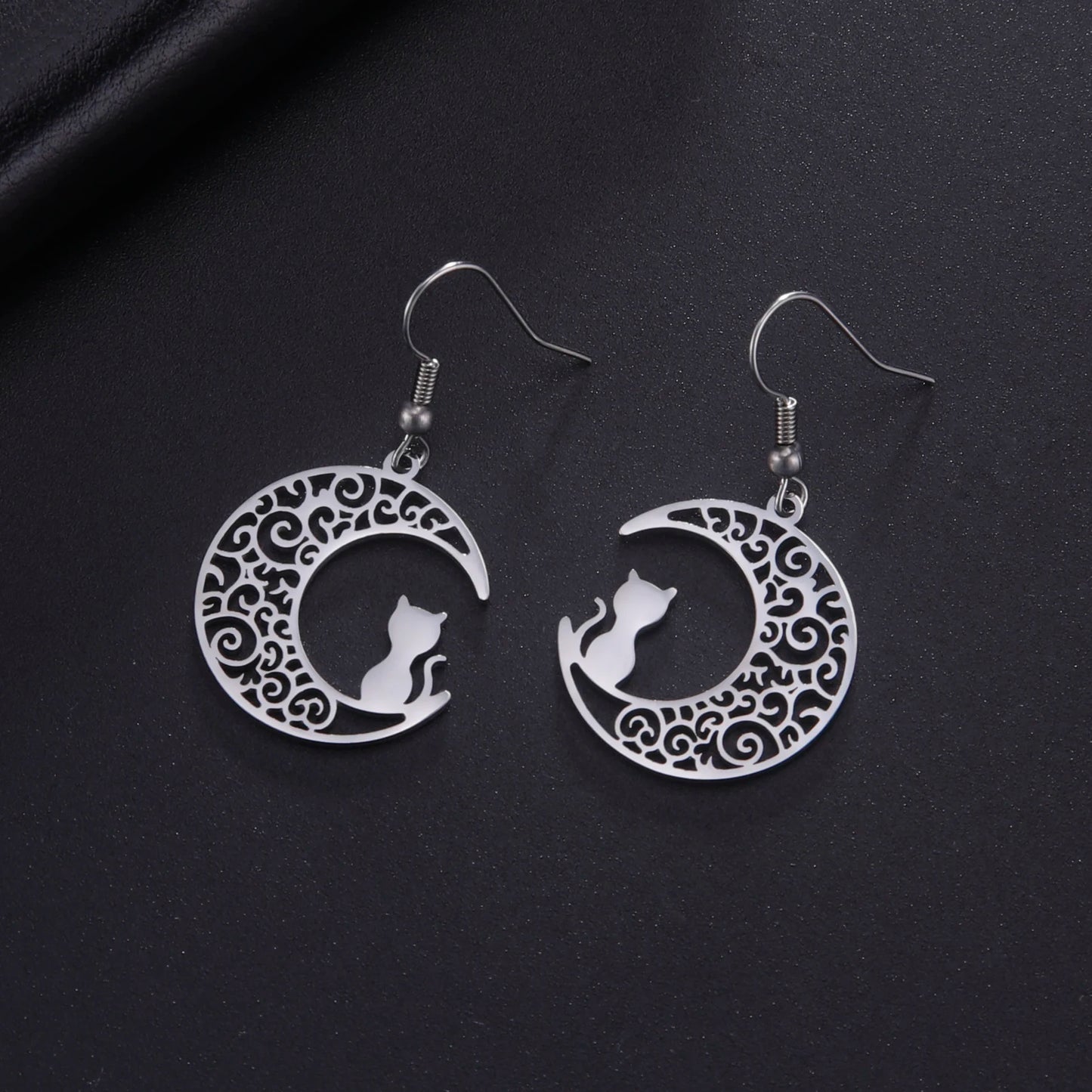 Cazador Cute Cat Kitten Crescent Moon Earrings for Women 2024 Stainless Steel Filigree Drop Earrings Jewelry Birthday Gift 2024